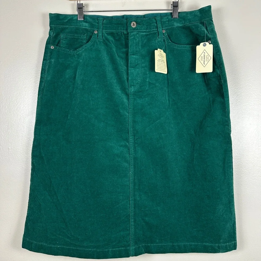 St. John's Bay Women's 18 Skirt Green Corduroy Straight Knee Length Clueless NEW